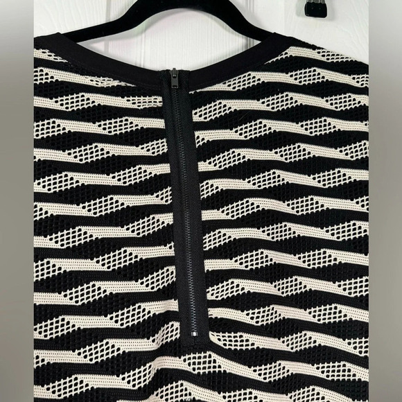 Maggy London Geometric Stripped Netting Black & White T Shirt Dress Mini Size 10 - Picture 6 of 6